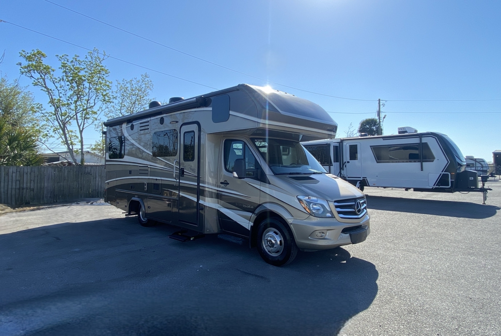 2019 Dynamax ISATA 24RWM RV