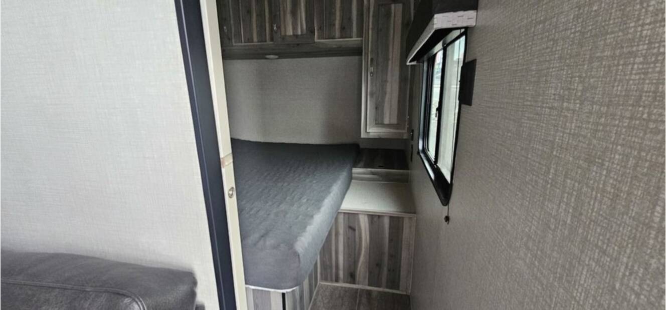 A photo of this 2022 Chinook DREAM D259RB