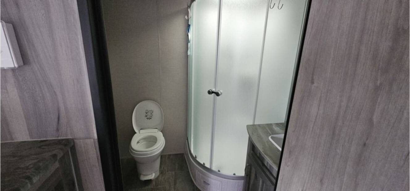 A photo of this 2022 Chinook DREAM D259RB