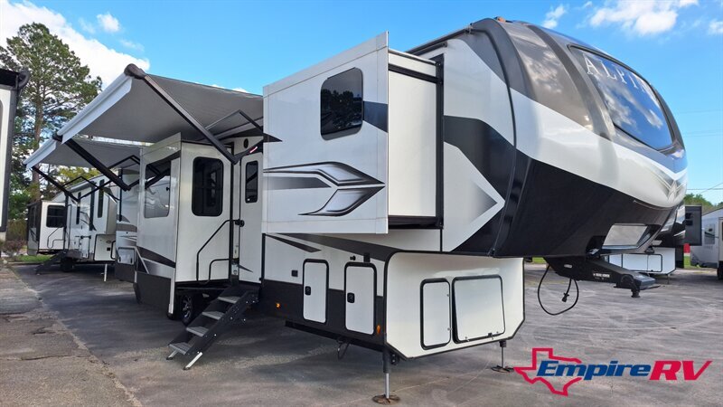 2023 Keystone Alpine 3790FK RV