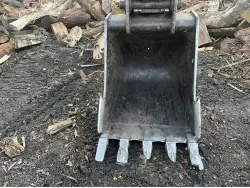 2003 JOHN DEERE 270C LC