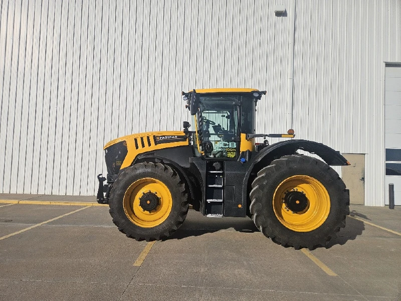 2026 JCB Fastrac 8330