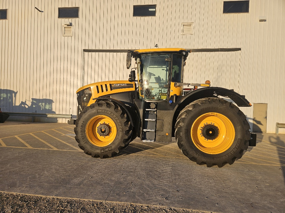 2025 JCB Fastrac 8330 in Wamego, KS
