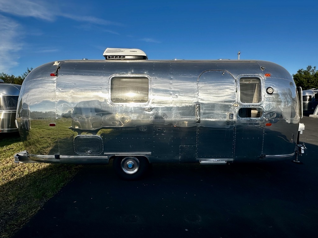 1969 Airstream Land Yacht Safari 23 in winters CA