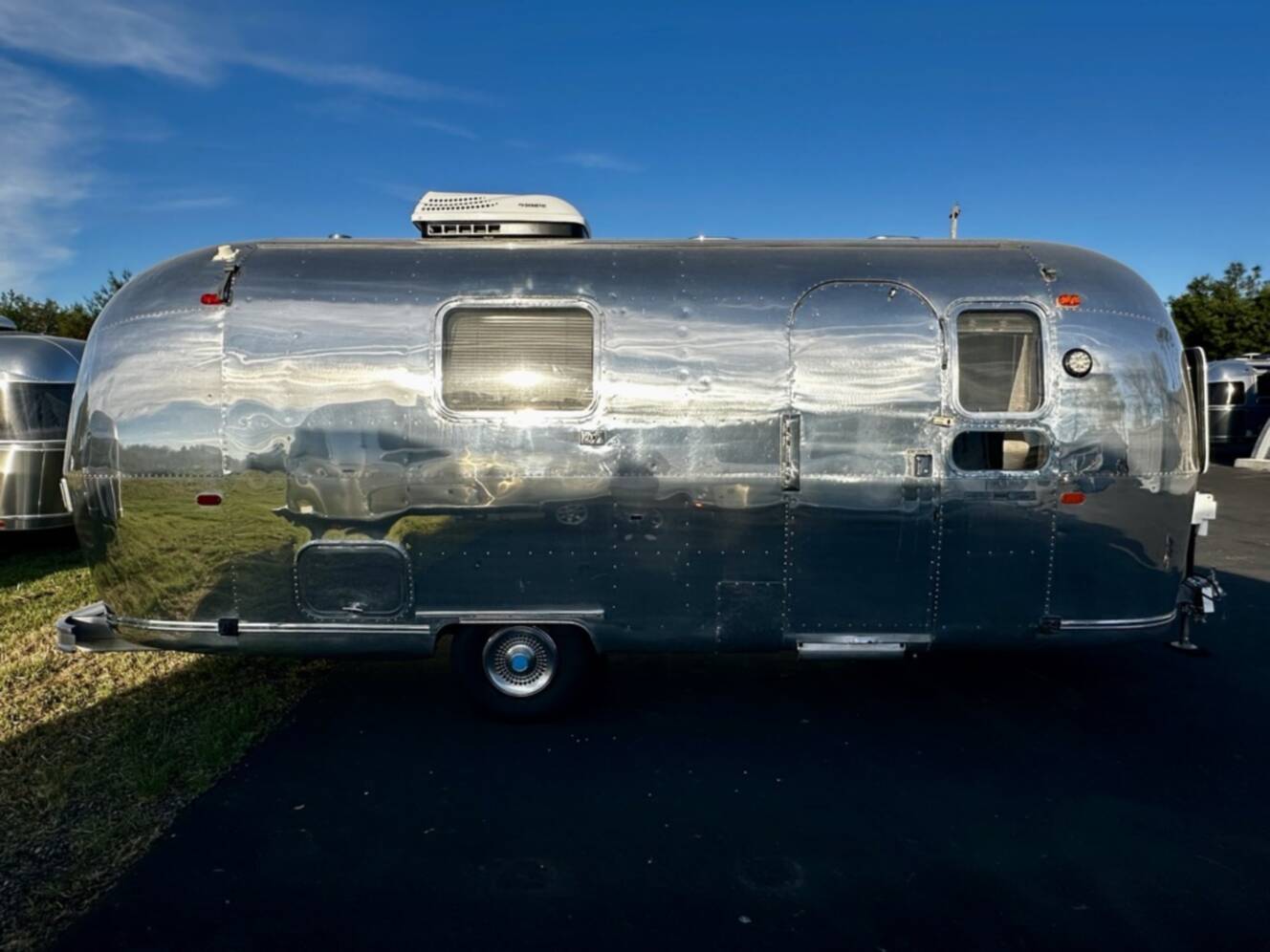 A photo of this 1969 Airstream Land Yacht Safari 23