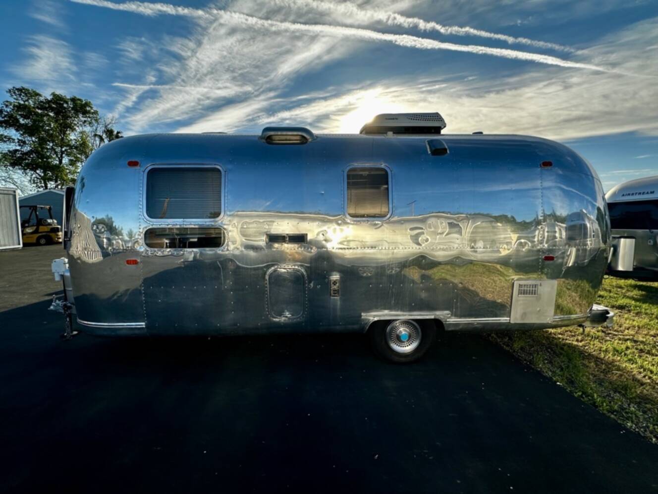A photo of this 1969 Airstream Land Yacht Safari 23