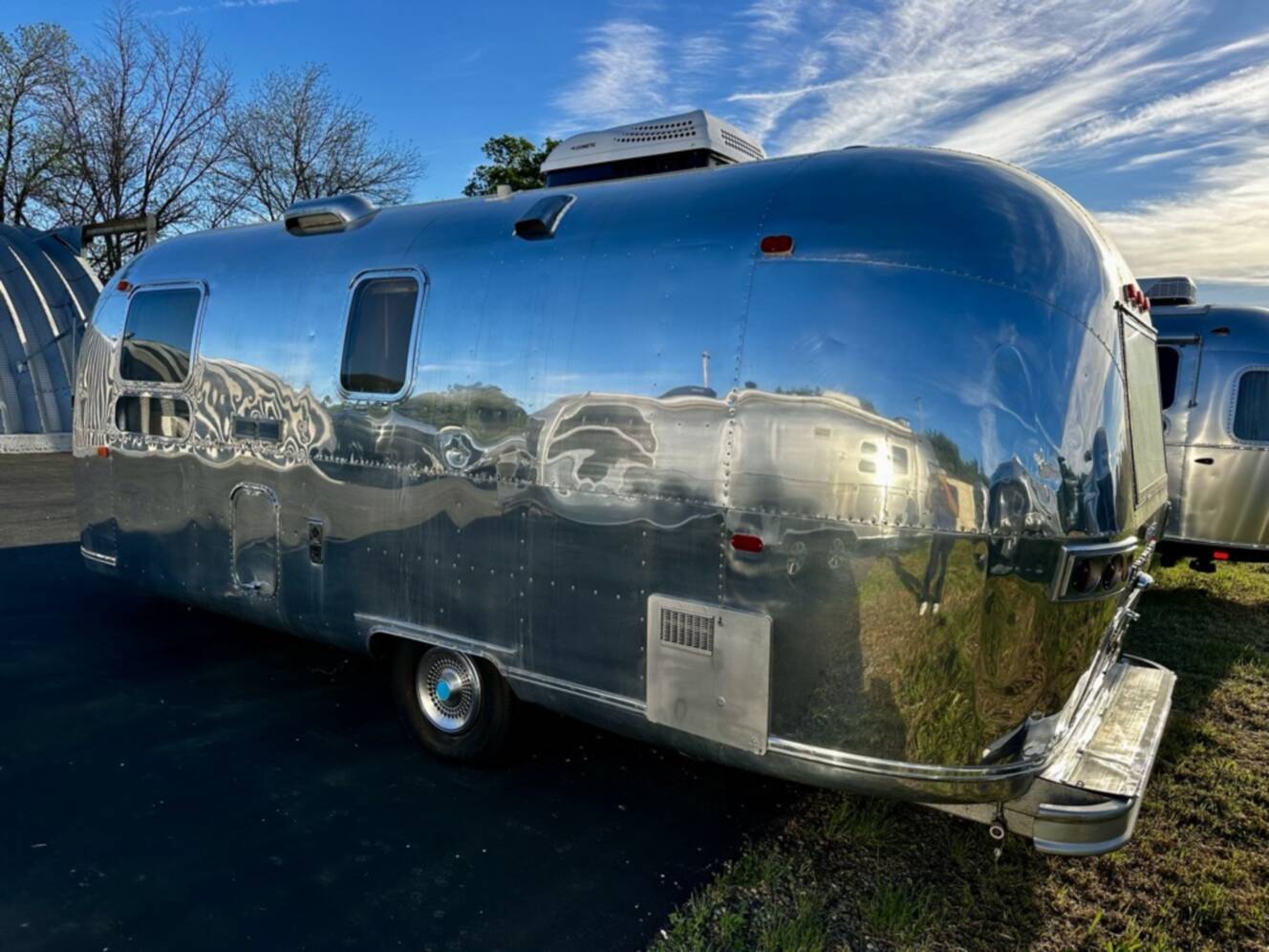 A photo of this 1969 Airstream Land Yacht Safari 23