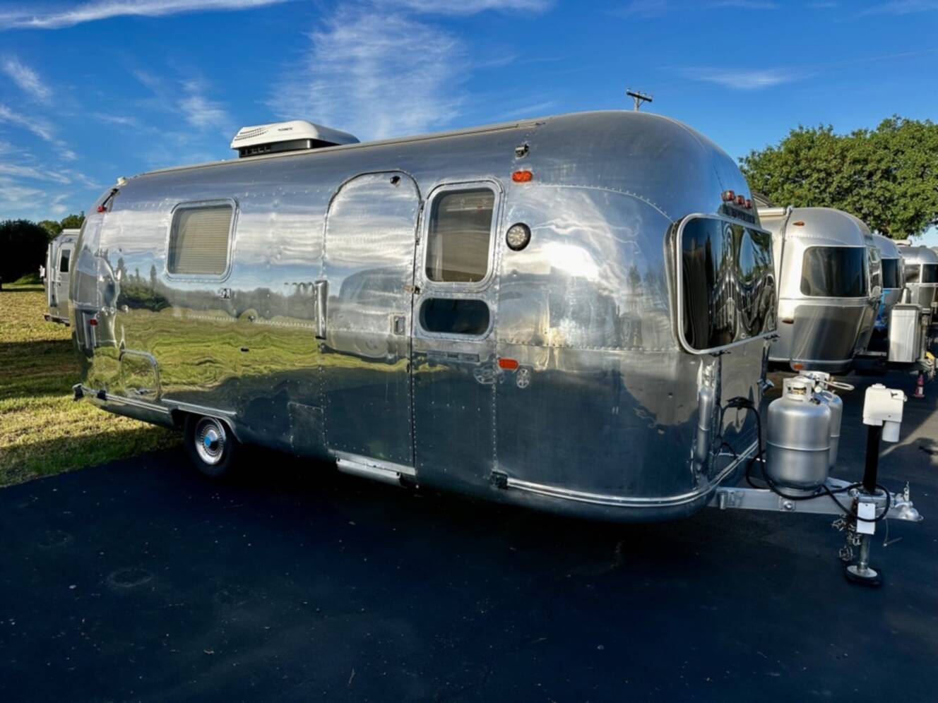 A photo of this 1969 Airstream Land Yacht Safari 23