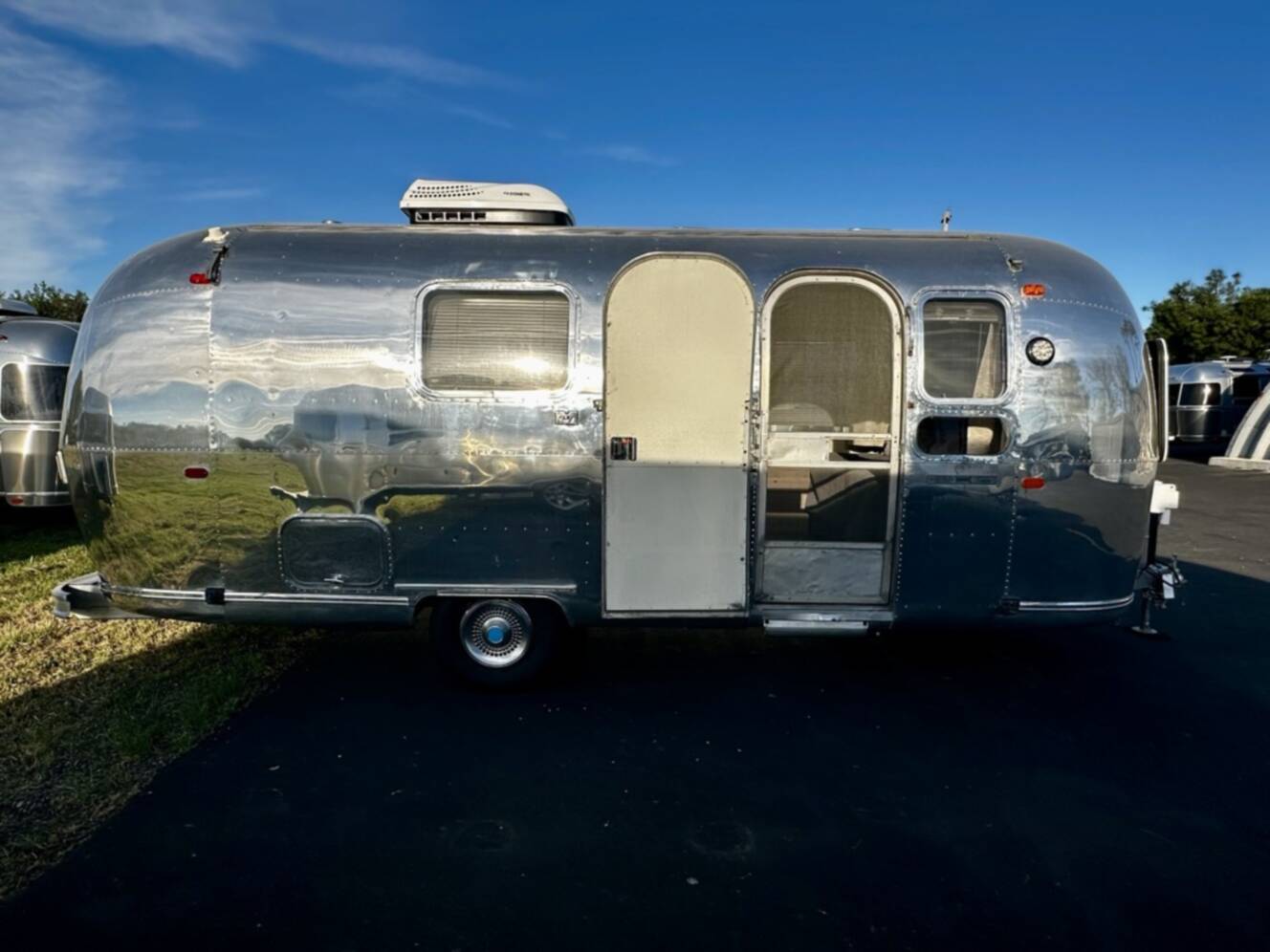 A photo of this 1969 Airstream Land Yacht Safari 23