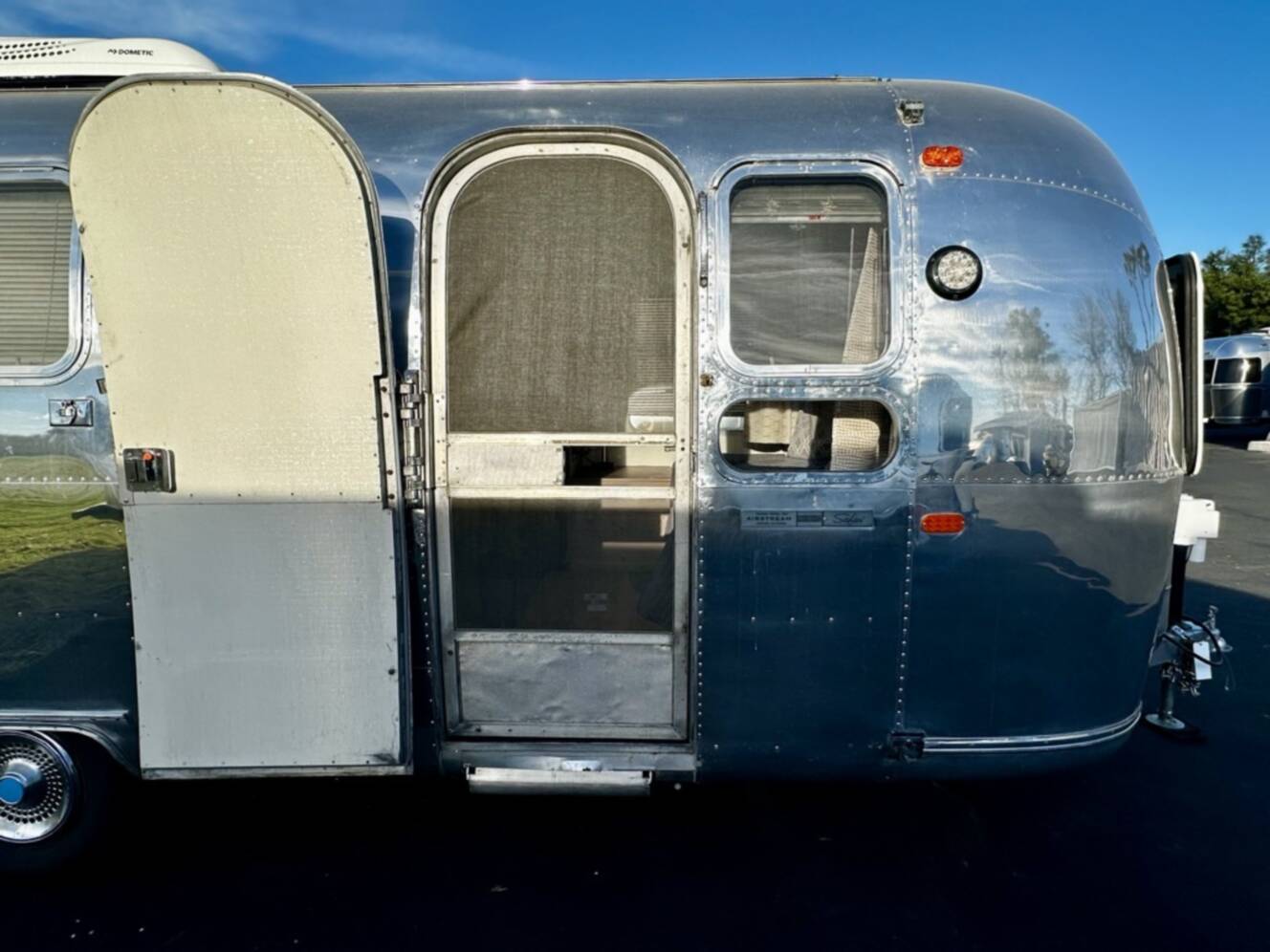 A photo of this 1969 Airstream Land Yacht Safari 23