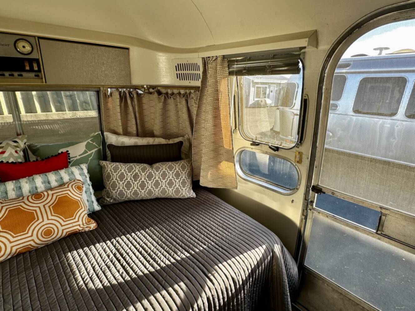 A photo of this 1969 Airstream Land Yacht Safari 23