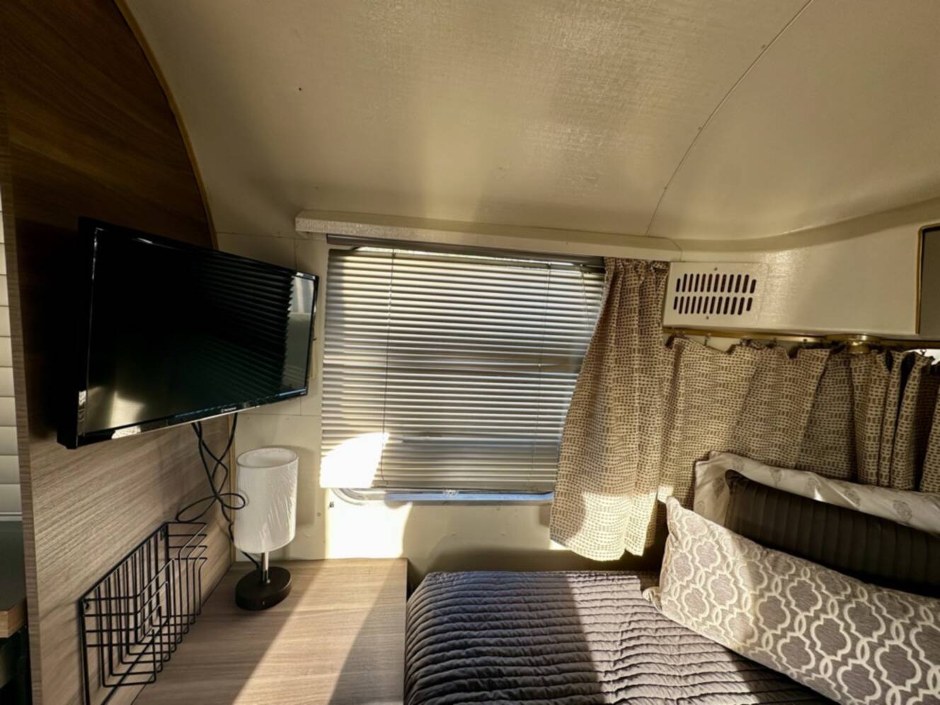 A photo of this 1969 Airstream Land Yacht Safari 23