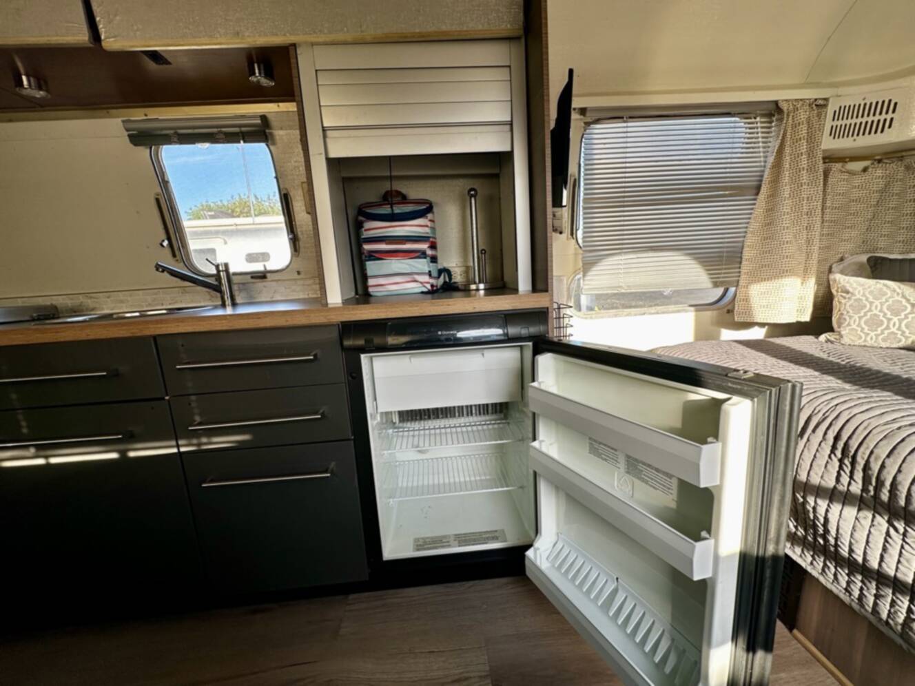 A photo of this 1969 Airstream Land Yacht Safari 23