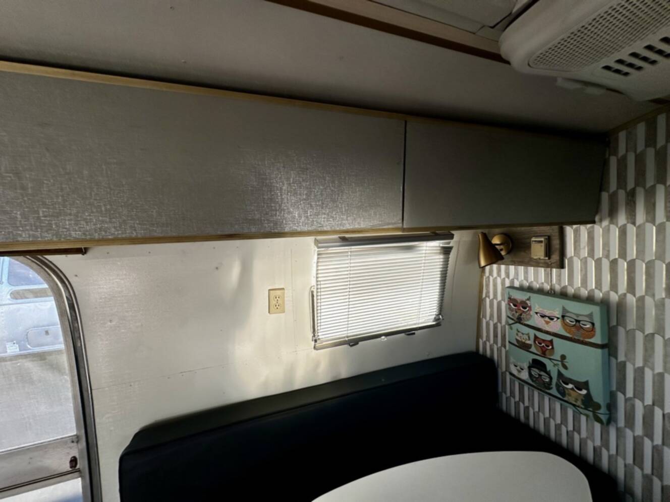A photo of this 1969 Airstream Land Yacht Safari 23