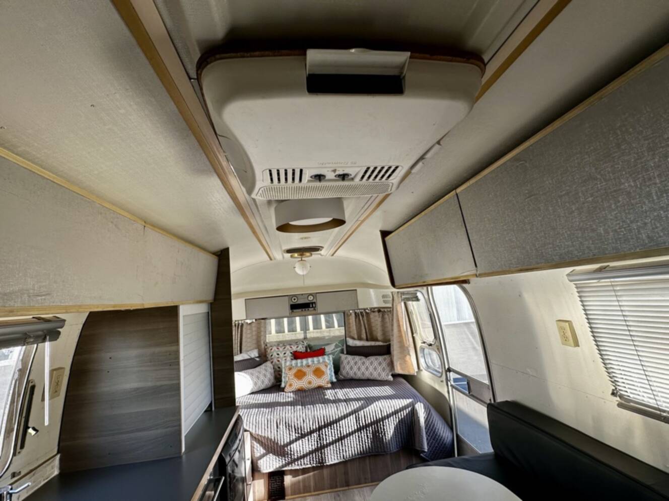 A photo of this 1969 Airstream Land Yacht Safari 23