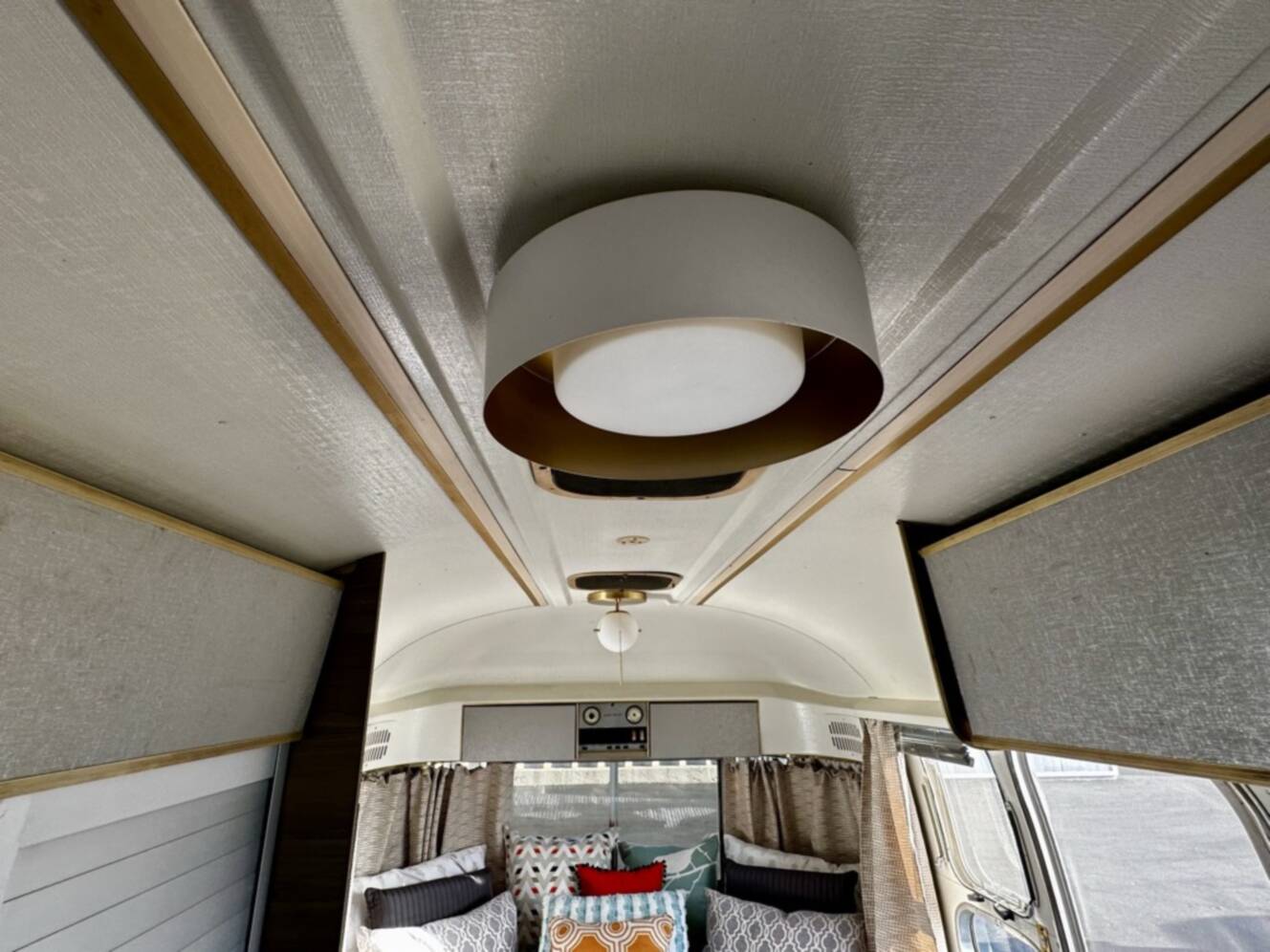 A photo of this 1969 Airstream Land Yacht Safari 23