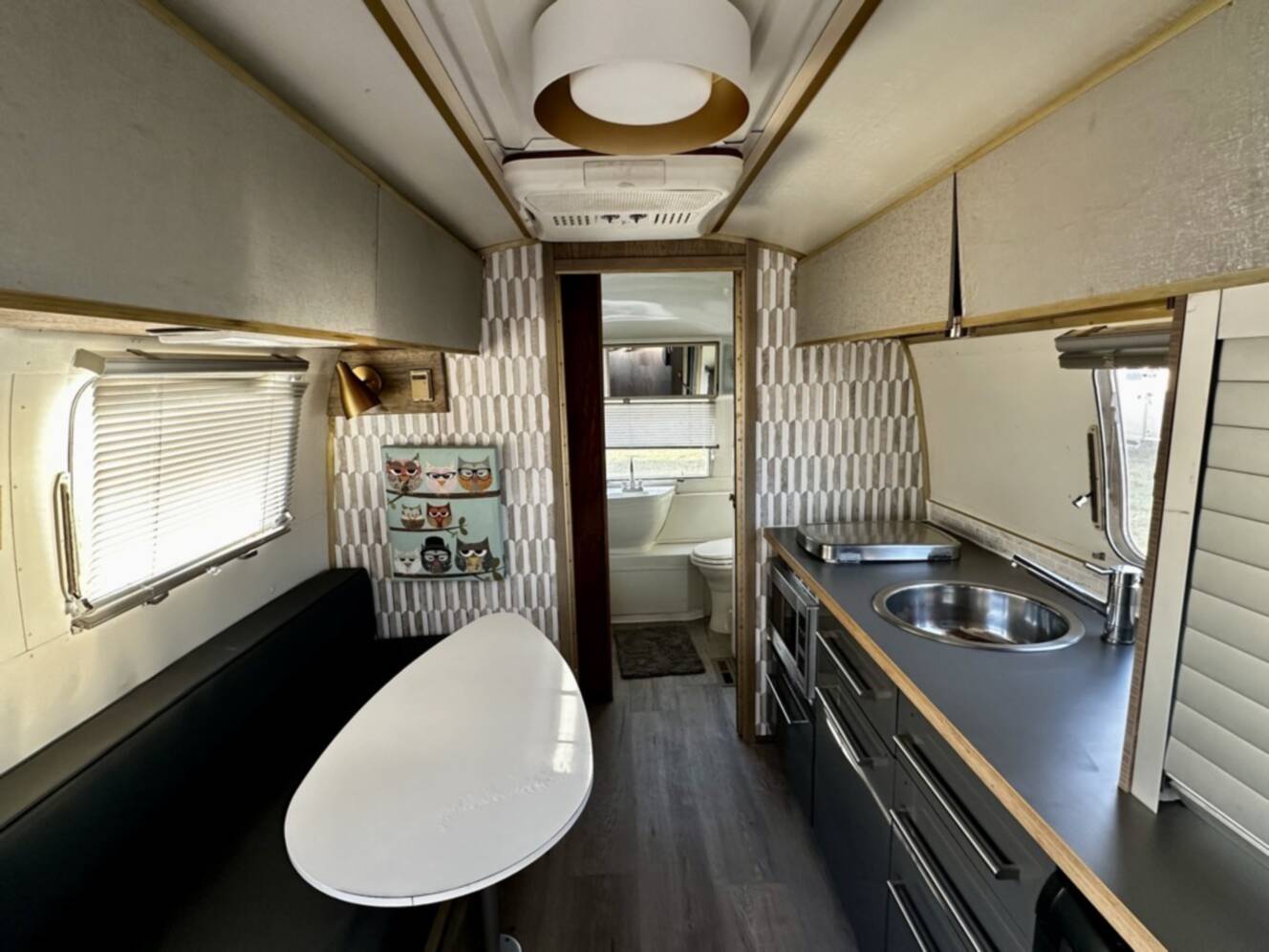 A photo of this 1969 Airstream Land Yacht Safari 23