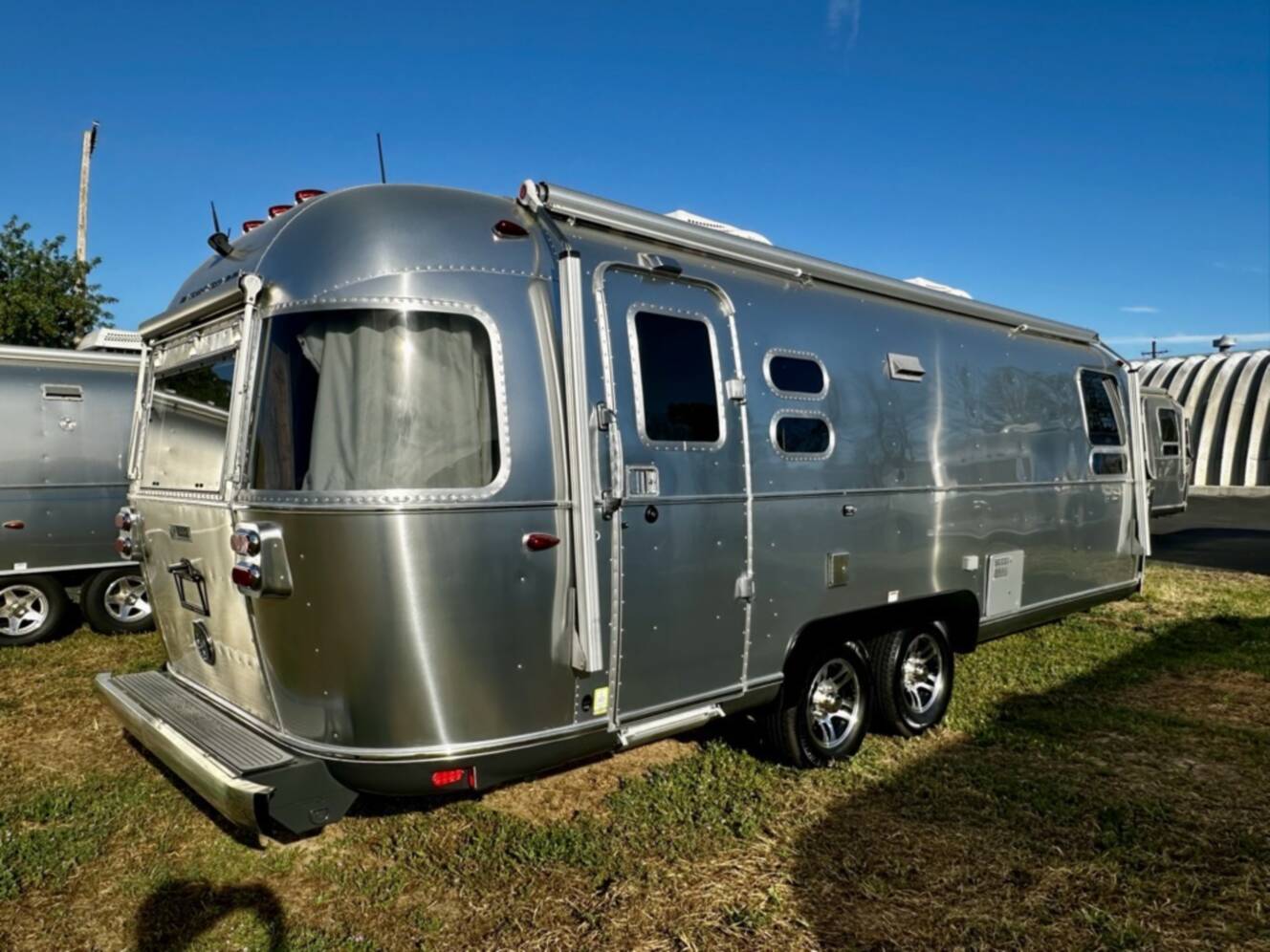 A photo of this 2016 Airstream PENDLETON 27FB