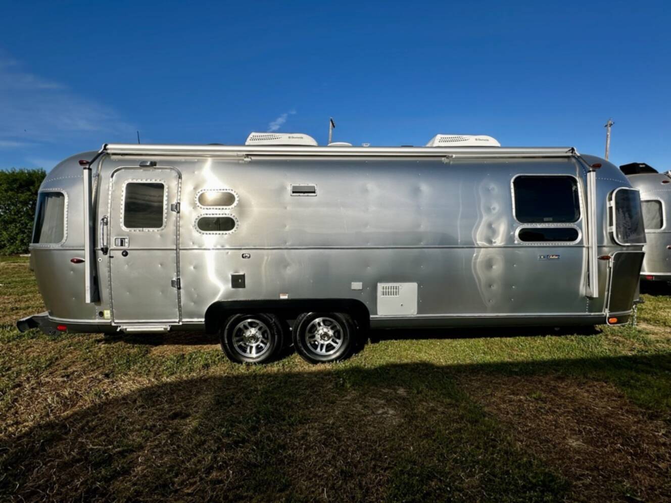 A photo of this 2016 Airstream PENDLETON 27FB