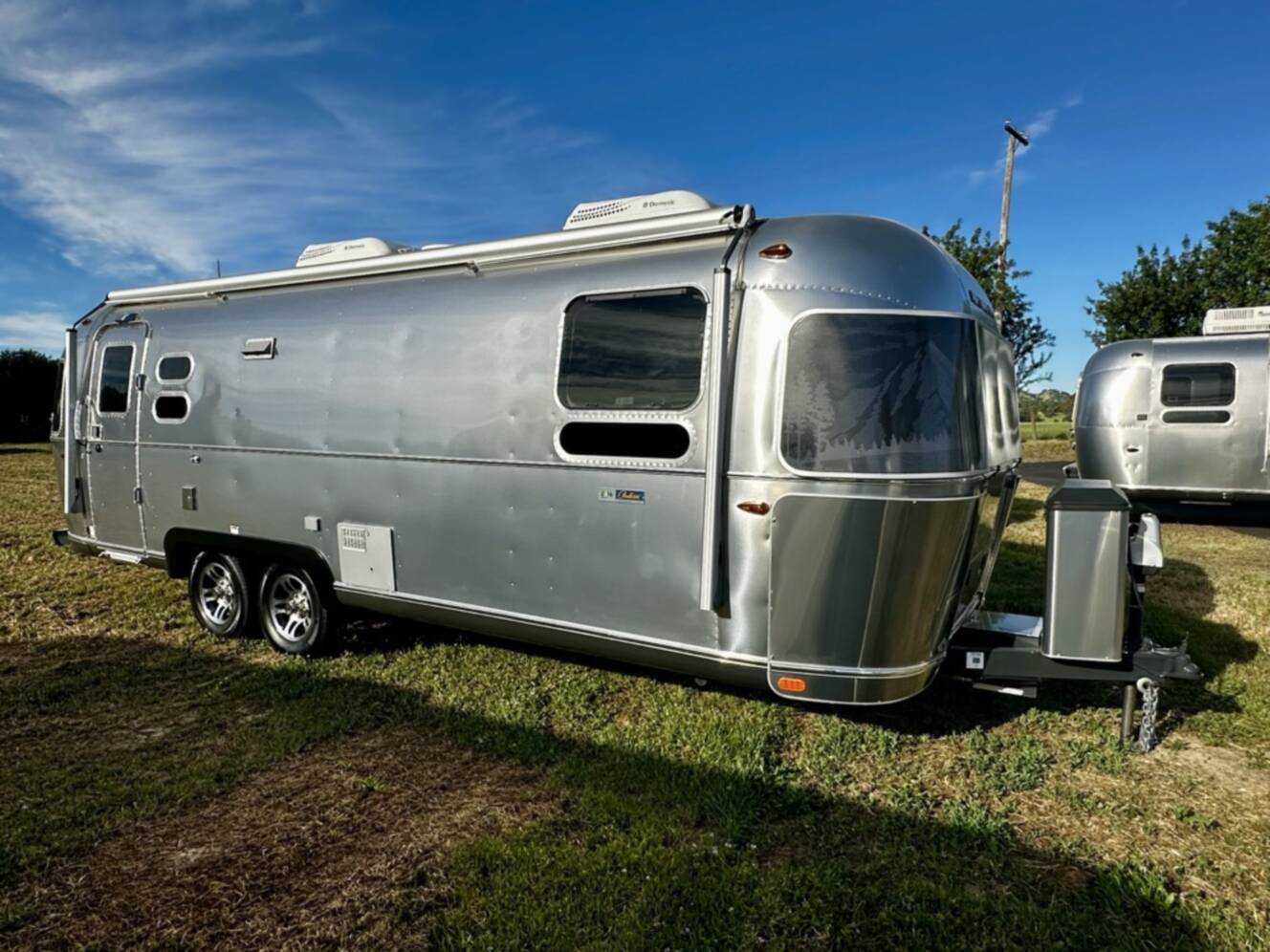 A photo of this 2016 Airstream PENDLETON 27FB