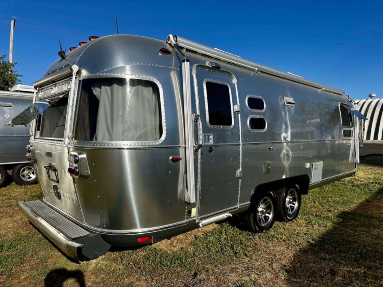 A photo of this 2016 Airstream PENDLETON 27FB