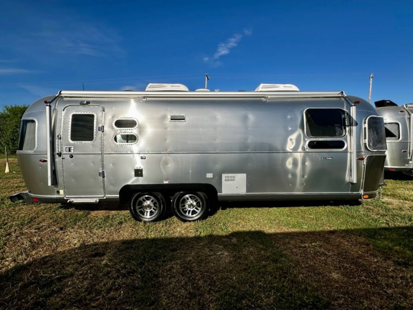 A photo of this 2016 Airstream PENDLETON 27FB