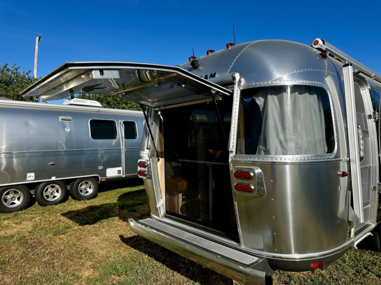 A photo of this 2016 Airstream PENDLETON 27FB