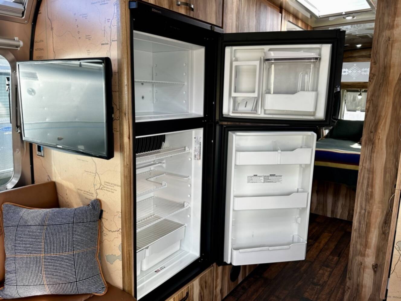 A photo of this 2016 Airstream PENDLETON 27FB