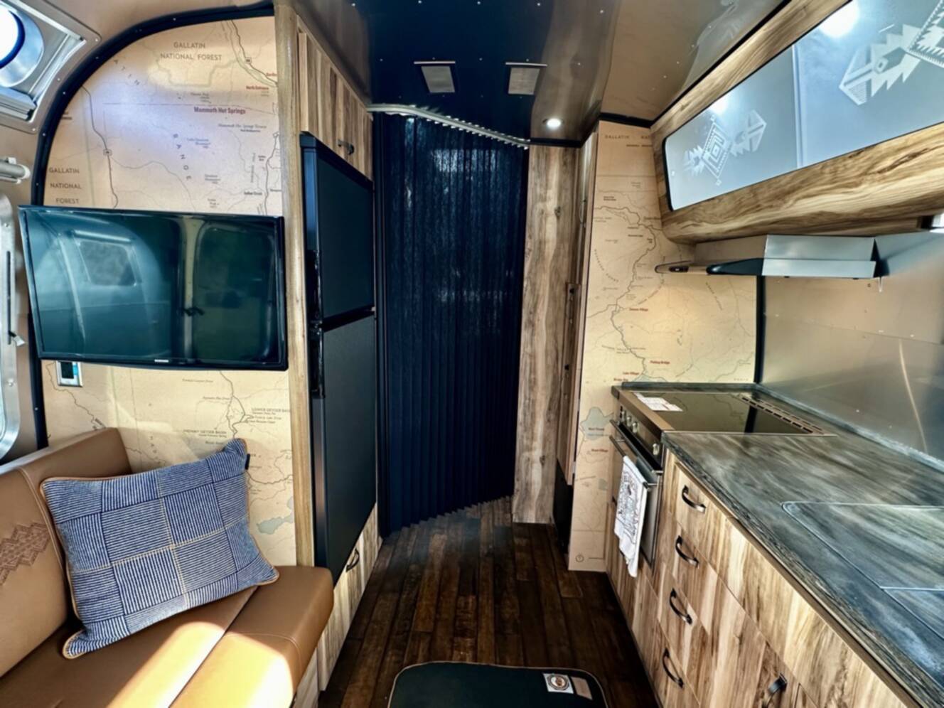 A photo of this 2016 Airstream PENDLETON 27FB
