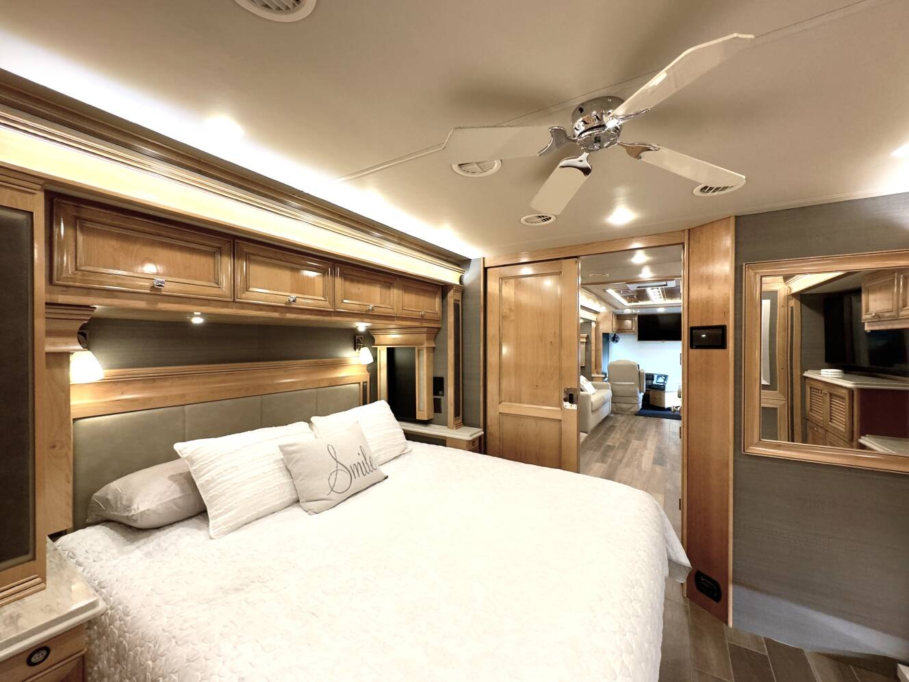 A photo of this 2022 Tiffin Motorhomes PHAETON 40 QBH