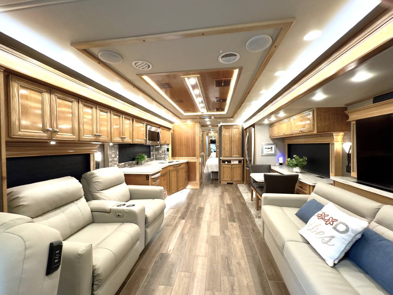 A photo of this 2022 Tiffin Motorhomes PHAETON 40 QBH