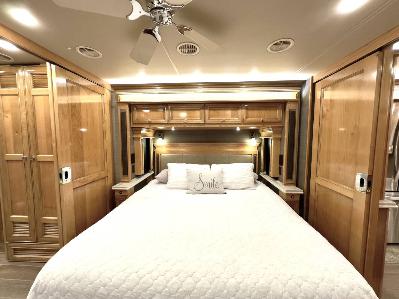 A photo of this 2022 Tiffin Motorhomes PHAETON 40 QBH