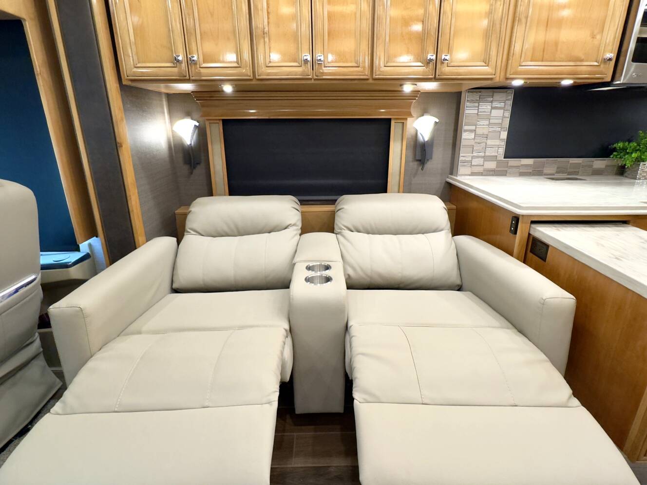 A photo of this 2022 Tiffin Motorhomes PHAETON 40 QBH