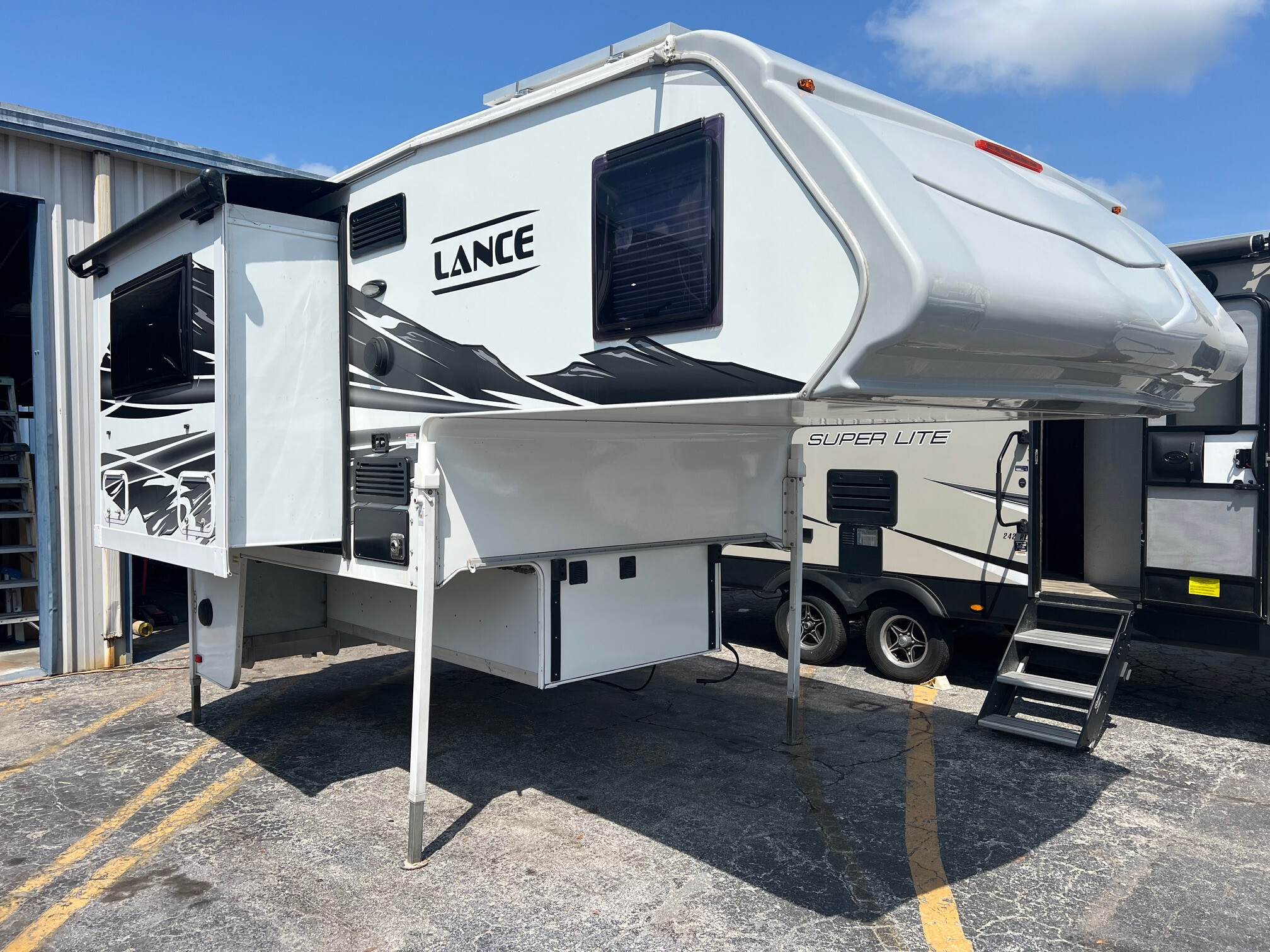 2022 Lance Truck Camper Short Bed 855S in inverness FL