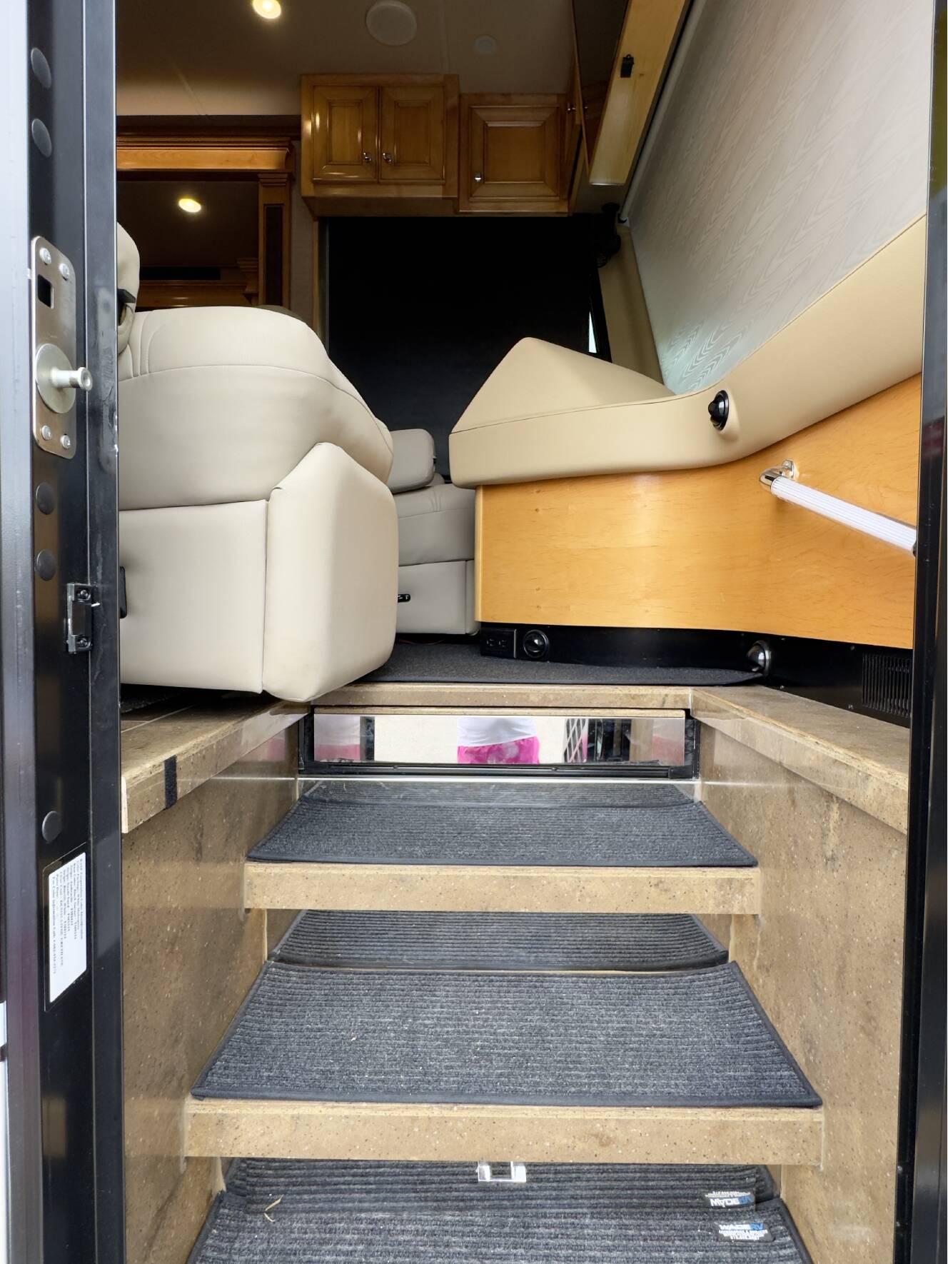 A photo of this 2022 Tiffin Motorhomes PHAETON 40 QBH