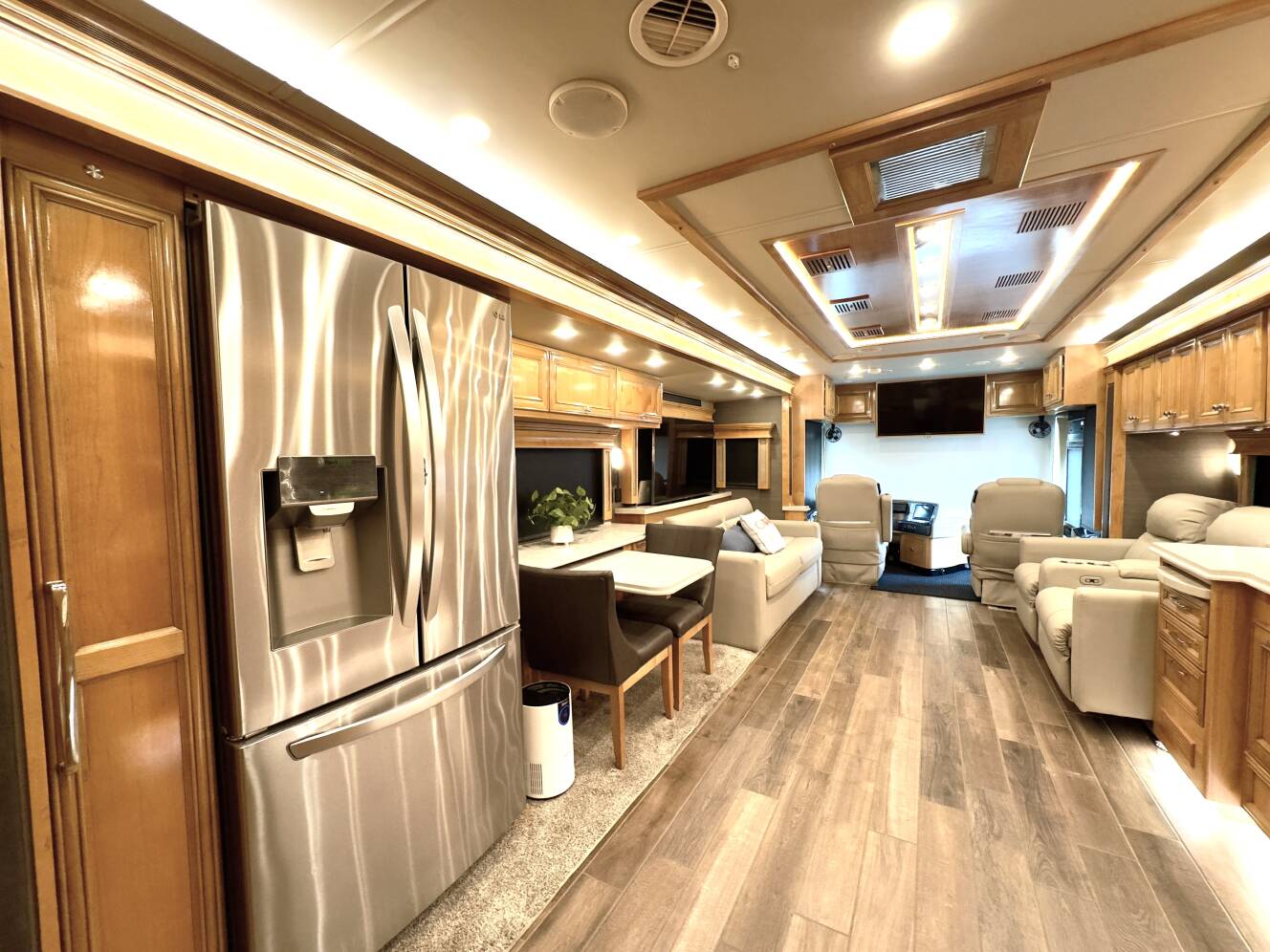 A photo of this 2022 Tiffin Motorhomes PHAETON 40 QBH