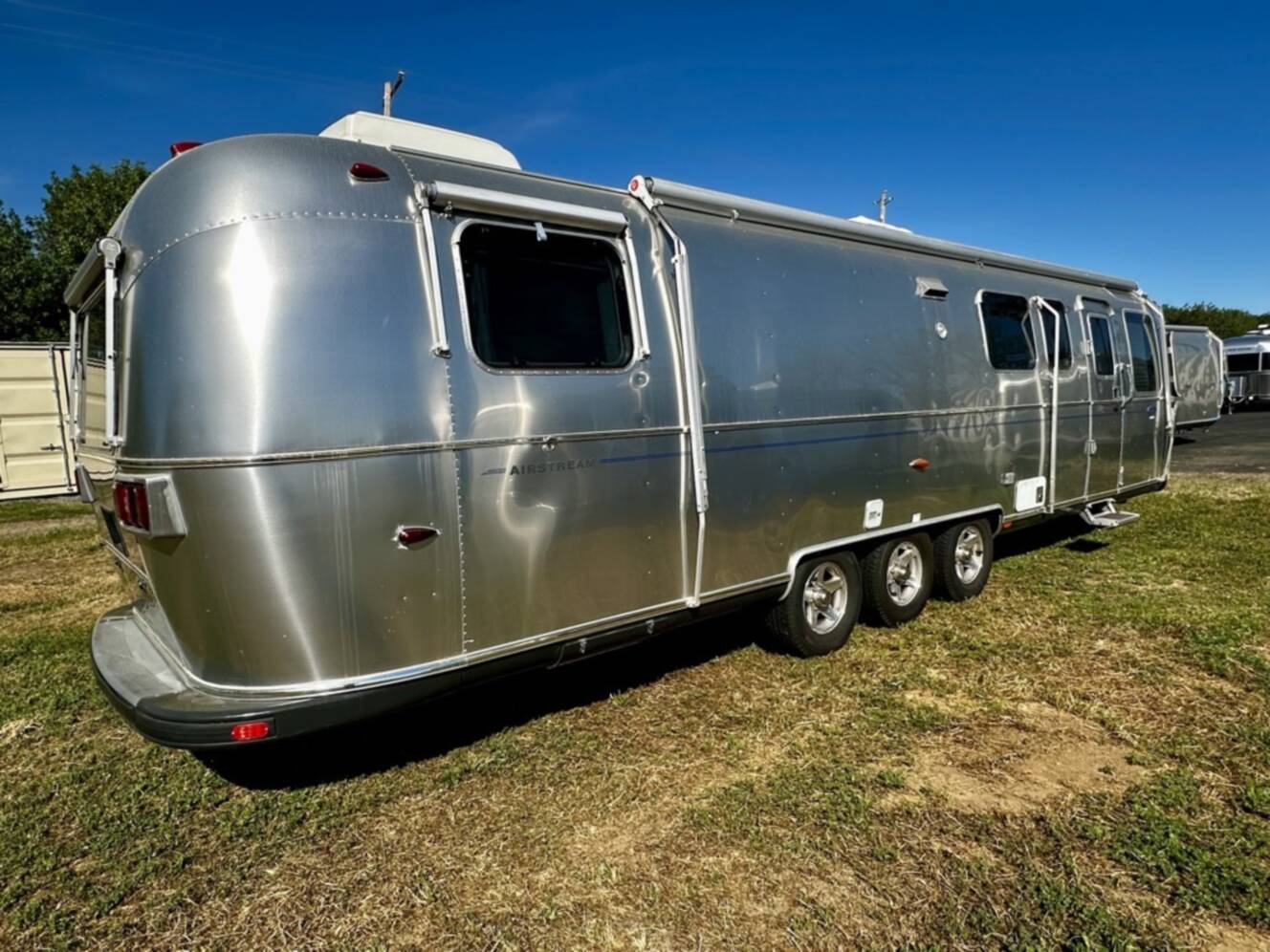 A photo of this 2009 Airstream CLASSIC LIMITED 34 SO