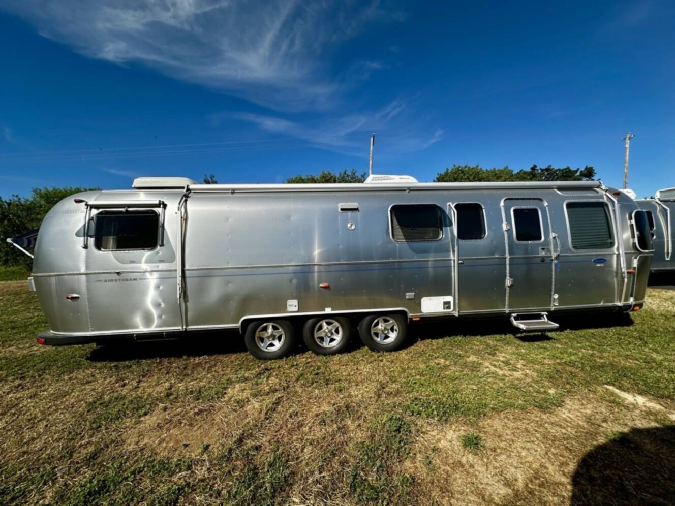A photo of this 2009 Airstream CLASSIC LIMITED 34 SO