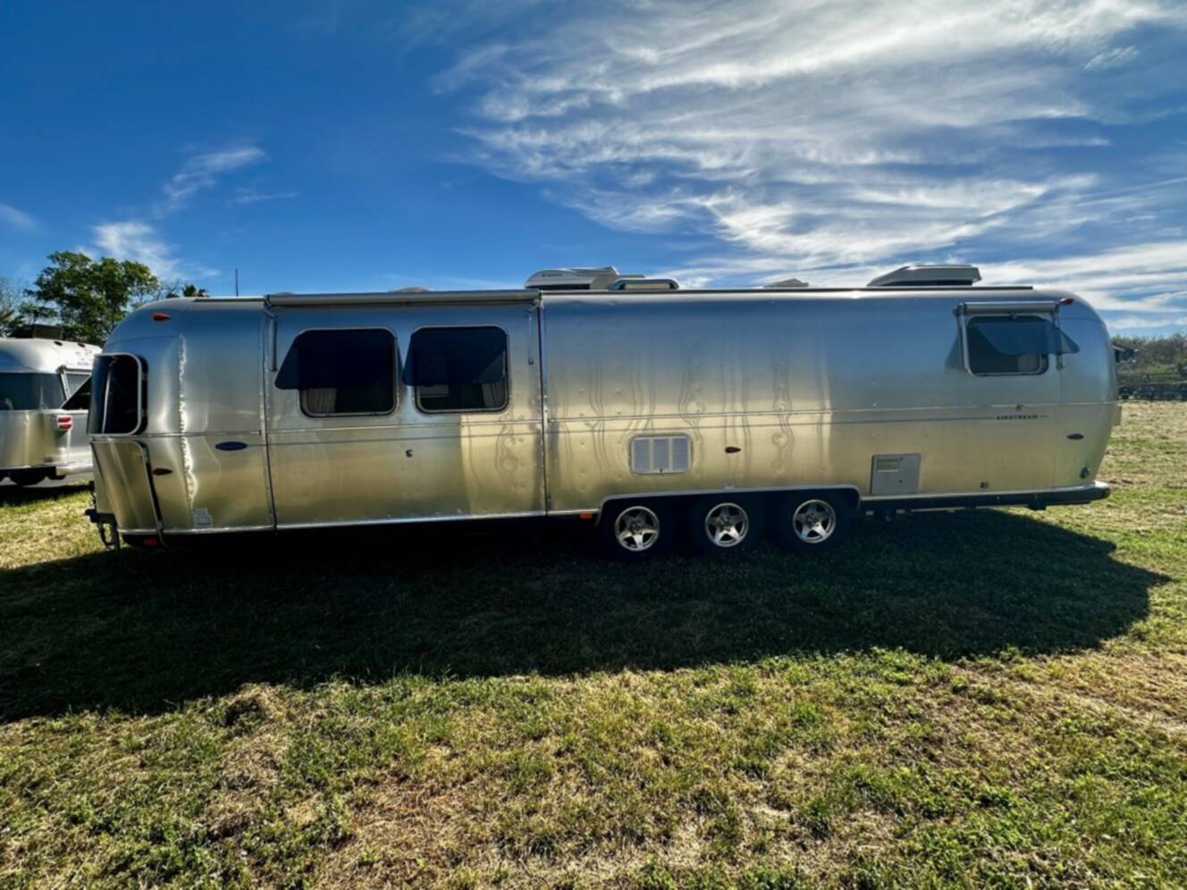 A photo of this 2009 Airstream CLASSIC LIMITED 34 SO