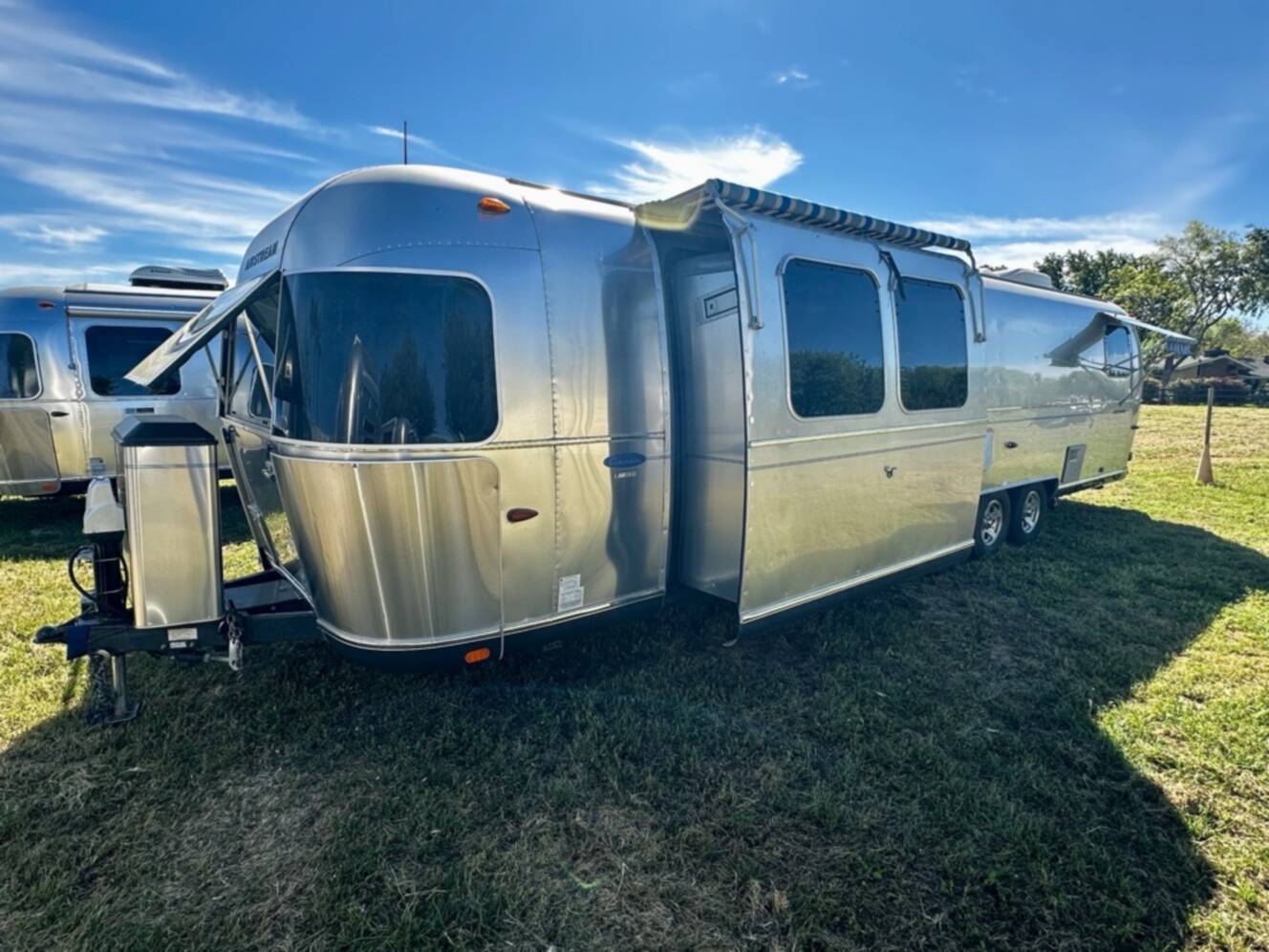 A photo of this 2009 Airstream CLASSIC LIMITED 34 SO