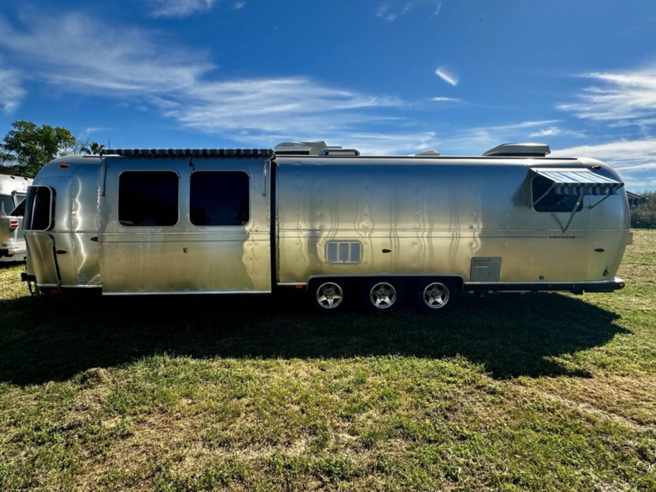 A photo of this 2009 Airstream CLASSIC LIMITED 34 SO