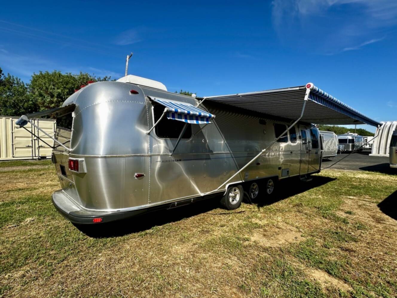 A photo of this 2009 Airstream CLASSIC LIMITED 34 SO
