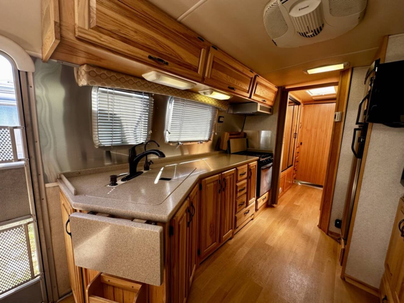A photo of this 2009 Airstream CLASSIC LIMITED 34 SO