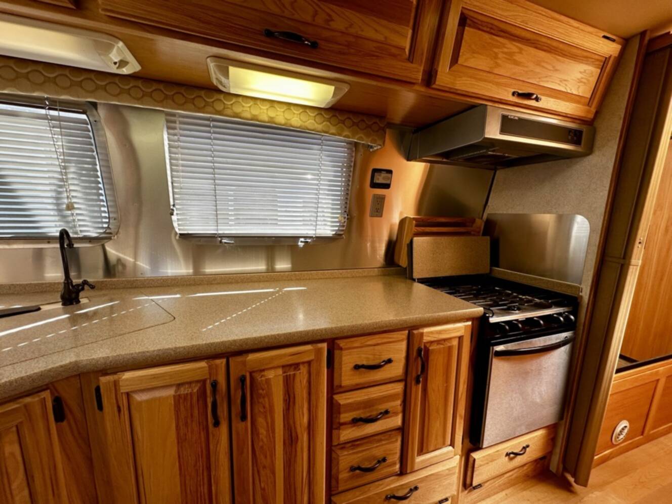 A photo of this 2009 Airstream CLASSIC LIMITED 34 SO