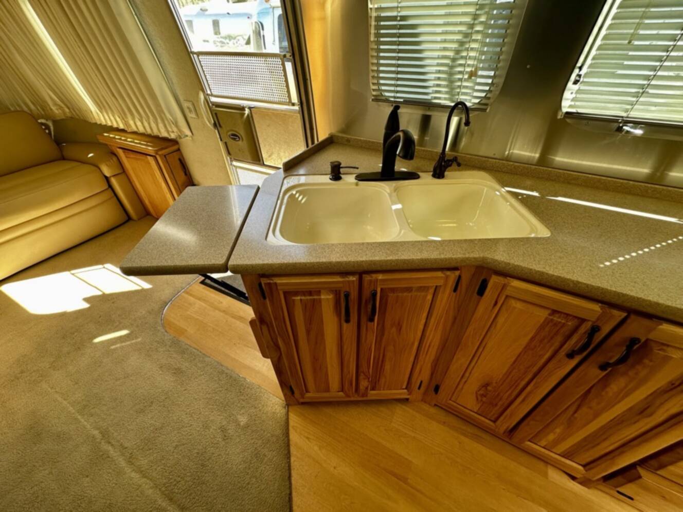 A photo of this 2009 Airstream CLASSIC LIMITED 34 SO