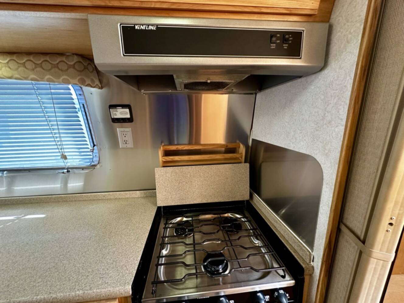A photo of this 2009 Airstream CLASSIC LIMITED 34 SO