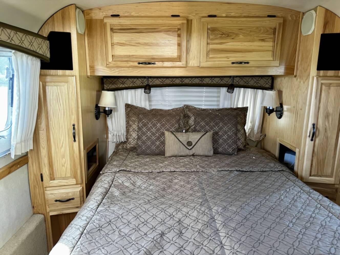 A photo of this 2009 Airstream CLASSIC LIMITED 34 SO