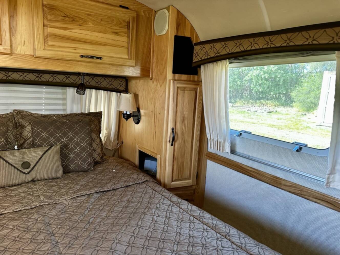 A photo of this 2009 Airstream CLASSIC LIMITED 34 SO