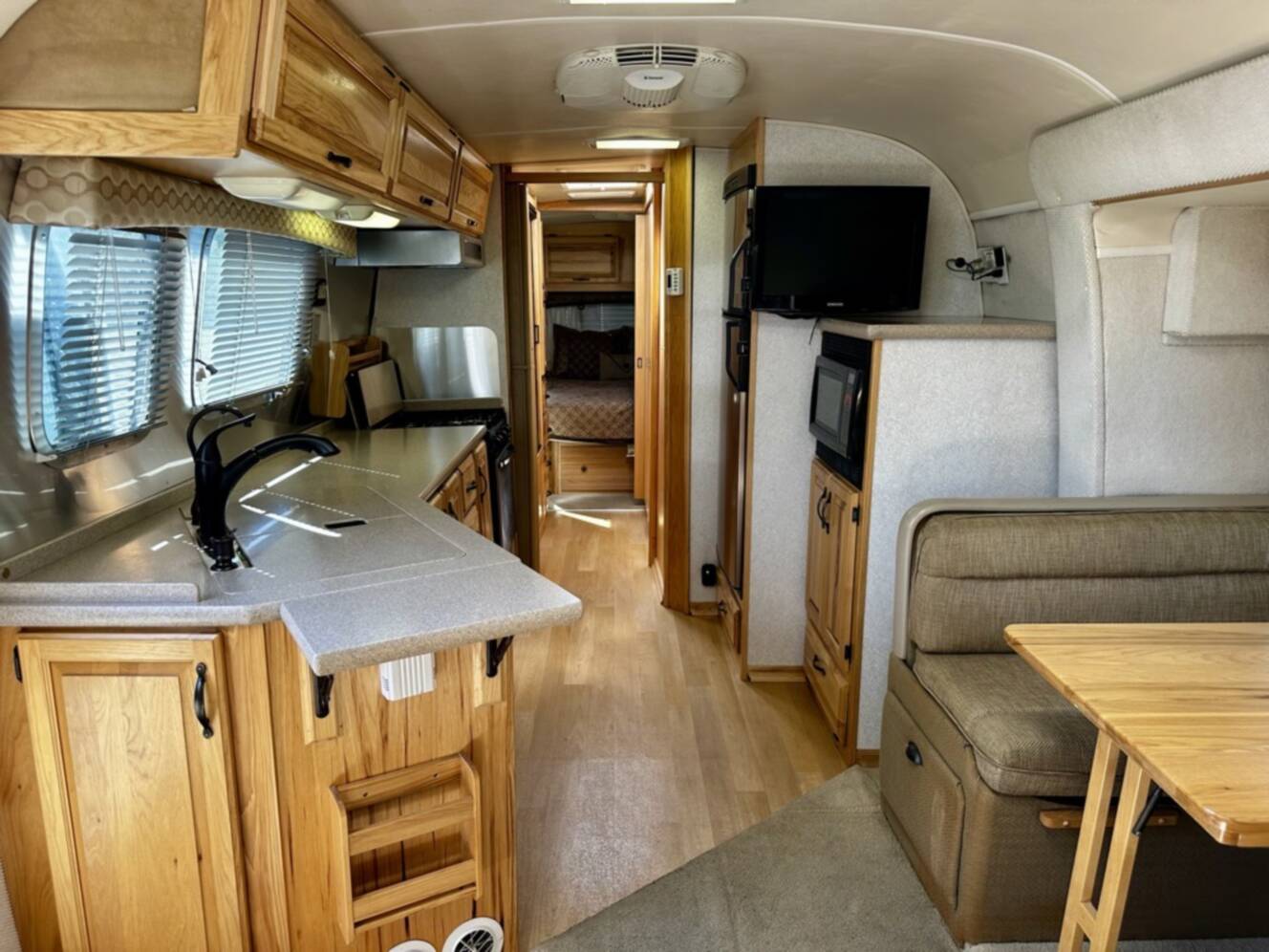A photo of this 2009 Airstream CLASSIC LIMITED 34 SO