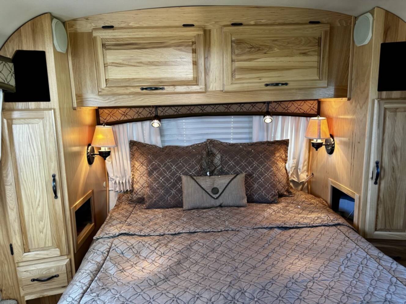 A photo of this 2009 Airstream CLASSIC LIMITED 34 SO